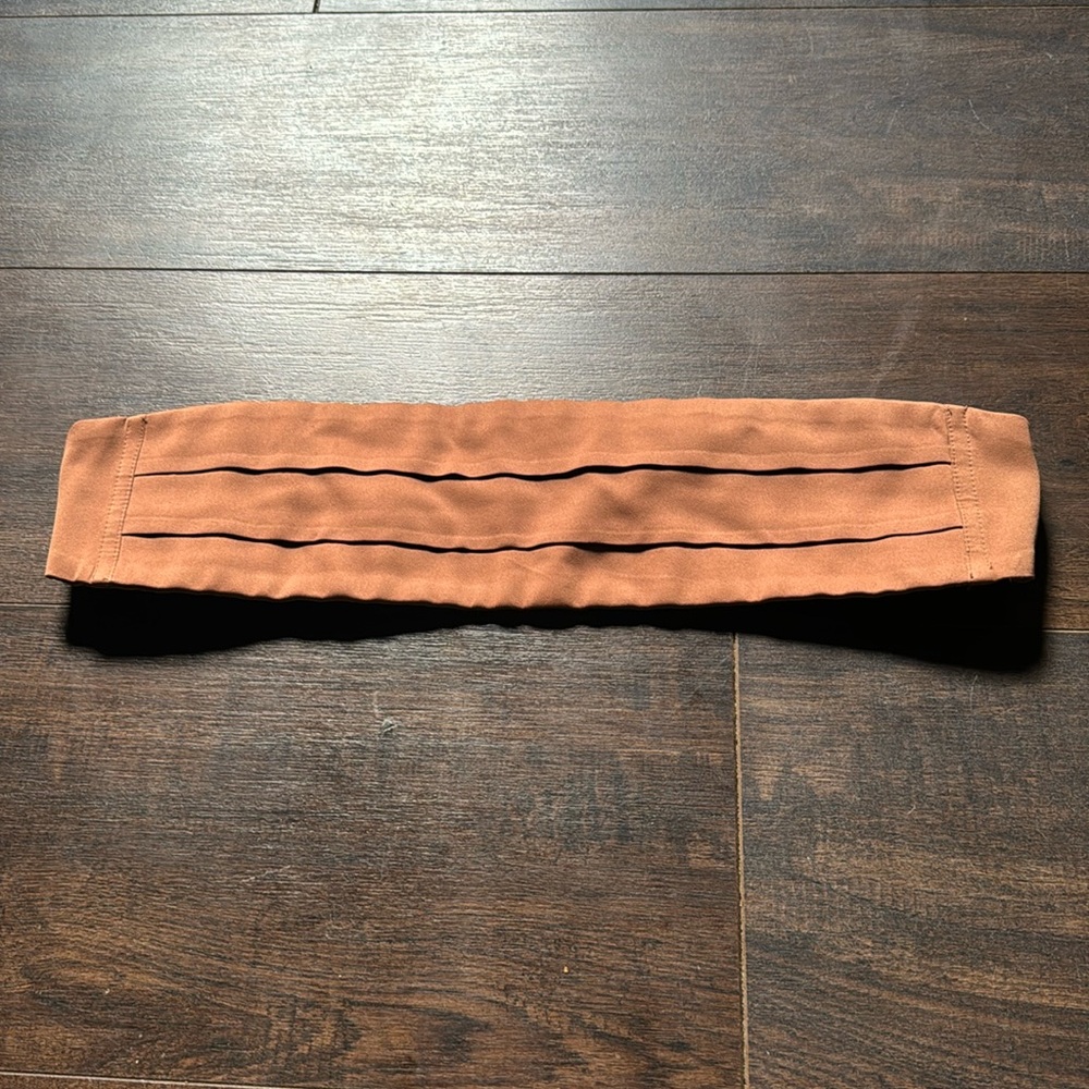 Men’s size large vintage camel color cummerbund